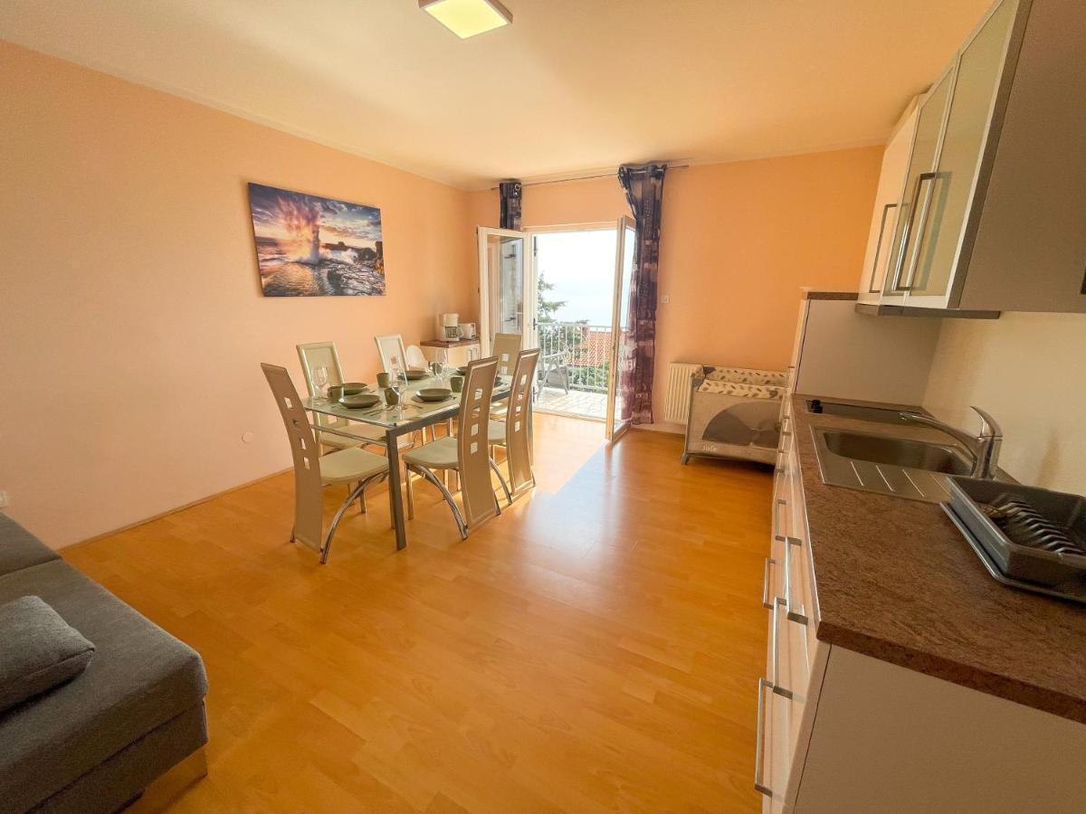 Apartments Sams Novi Vinodolski Eksteriør billede